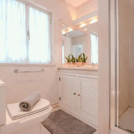 Surfinn Lisbon Bed & Breakfast 4*