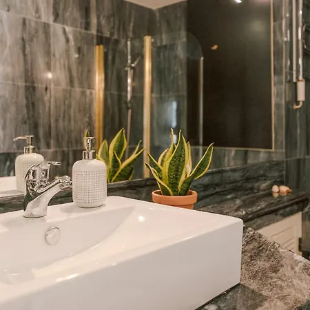 Surfinn Lisbon B&B *