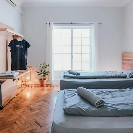 Surfinn Lisbon B&B 코스타 다 카파리카
